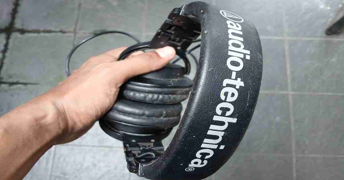 keunggulan-earphone-kabe-dibandingkan-tws